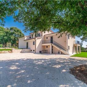 7 bedroom villa with pool in Svetvinčenat, sleeps 14